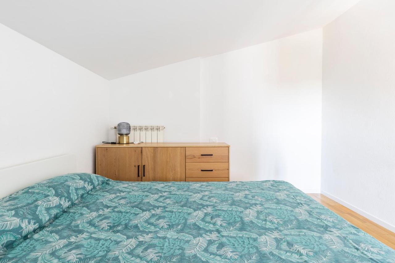 Trendy Aparment With Garage Right By The Lake Sirmione Extérieur photo
