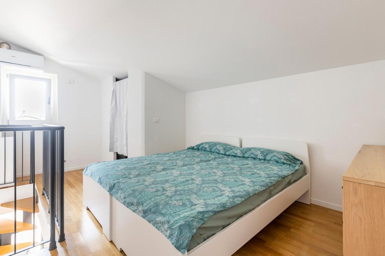 Trendy Aparment With Garage Right By The Lake Sirmione Extérieur photo