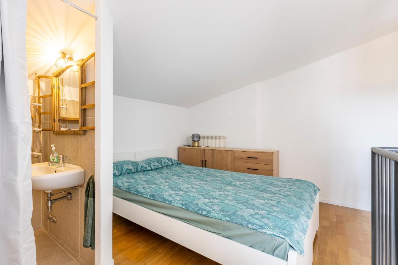 Trendy Aparment With Garage Right By The Lake Sirmione Extérieur photo